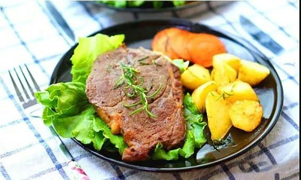 烤迷迭香煎牛排