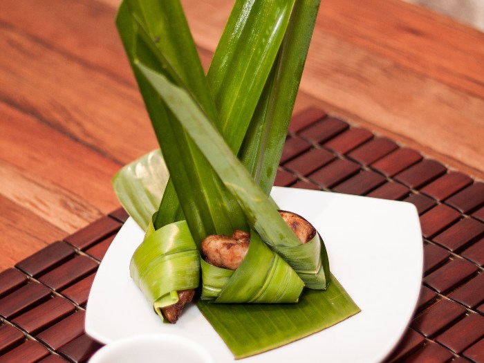 泰餐必点香兰叶包鸡，香嫩多汁，清香扑鼻，一整个爱住！